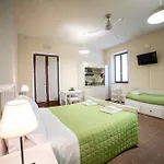Borgo Sorbatti B&B 로로 피체노