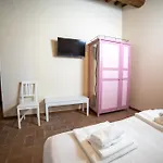 Borgo Sorbatti B&B 로로 피체노
